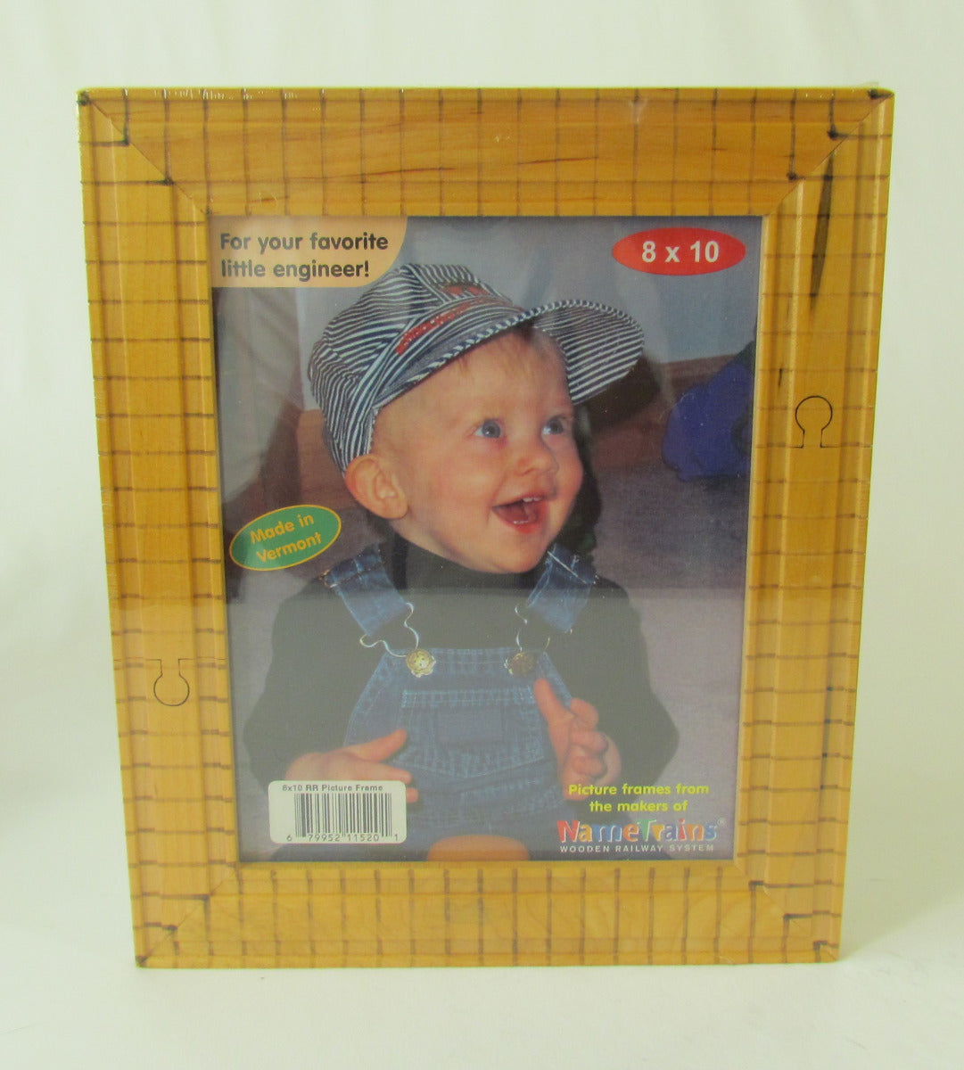 Maple Landmark Photo Frame – Train Tracks