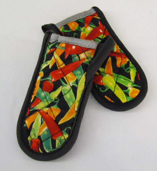 Lodge Hot Handle Mitt, 2-pack Multi-colored Chili Pepper Print
